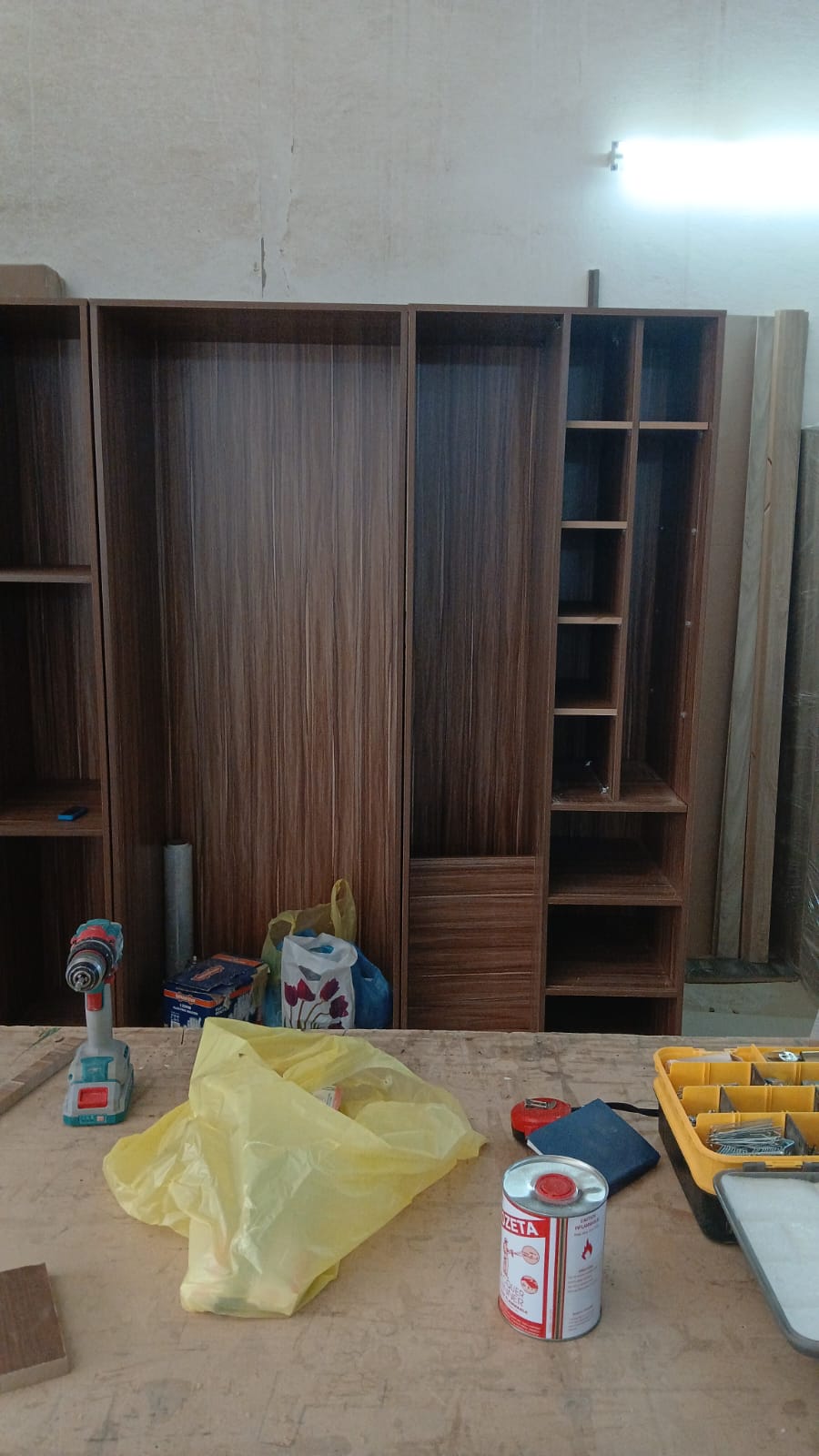 فك وتركيب الأثاث